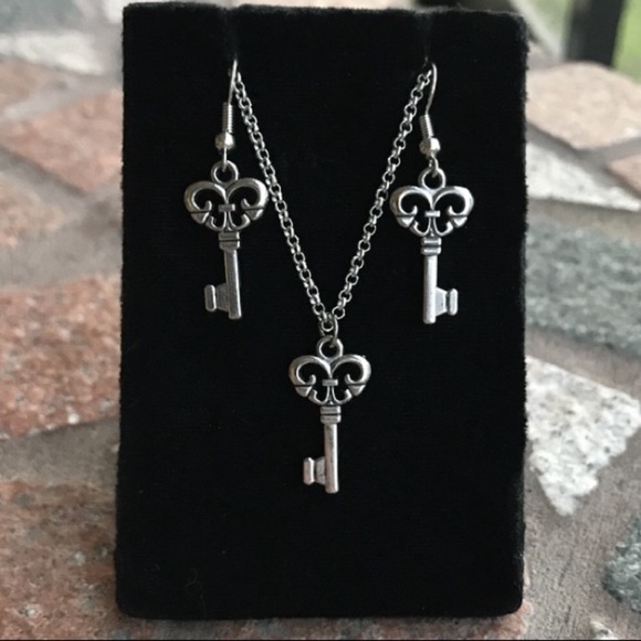 π΄SALE ! Earrings + necklace set key steel design - Picture 3 of 6